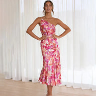 Schulternahes Kleid mit Blumenmuster