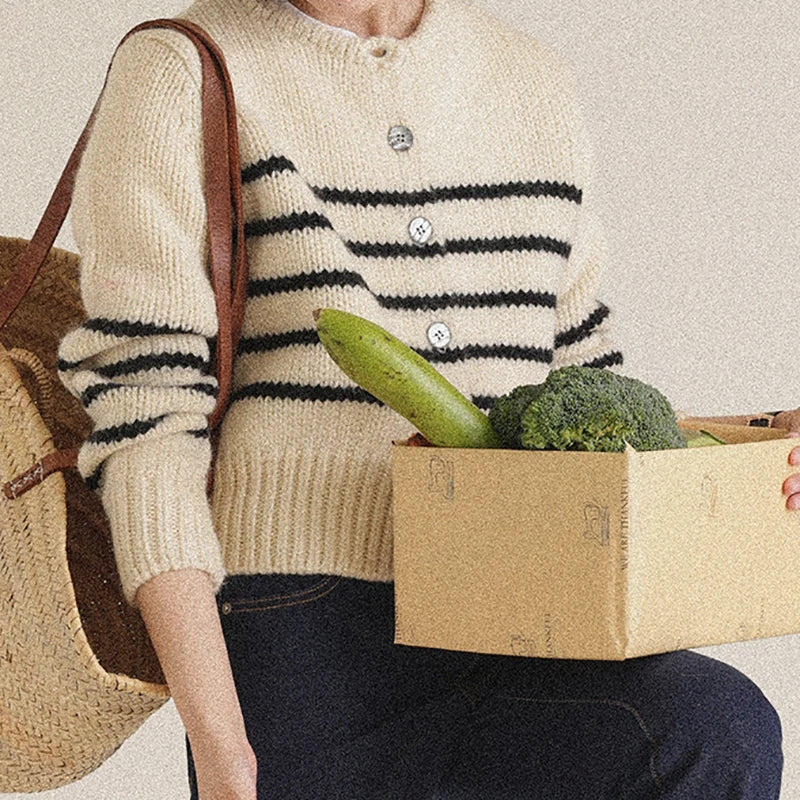 Gestreifter Strick-Cardi-Mantel