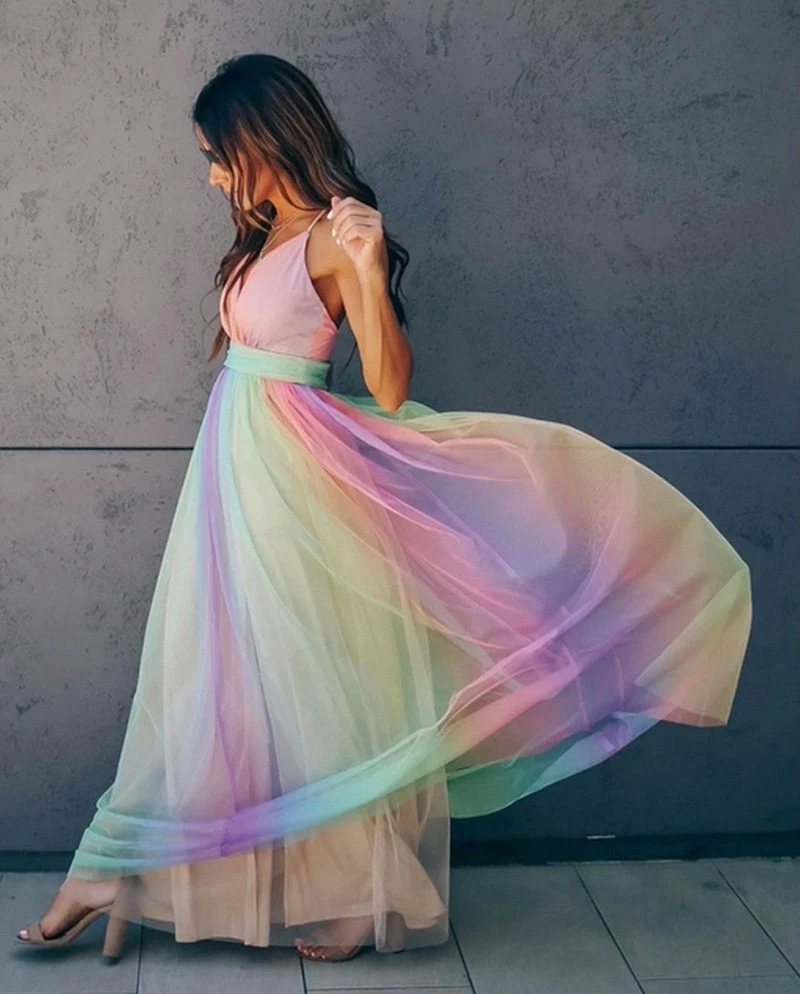 Kleid | Lebhaftes Regenbogenkleid für einen auffälligen Stil