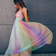 Kleid | Lebhaftes Regenbogenkleid für einen auffälligen Stil