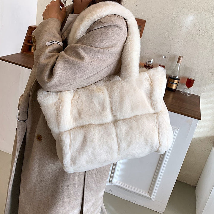 W&W Mode | Pipe Plush Handtasche - Eine bequeme und winterliche Damenhandtasche