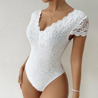 WW | Fit V-ausschnitt Spitzenbodysuit Atmungsaktives Stretchmaterial Elegante Ganzjahresbekleidung