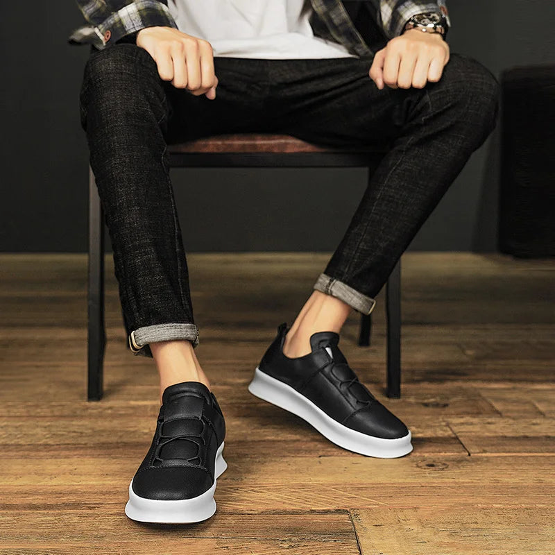 WW | Moderne Leder-Sneaker mit niedrigem Schaft