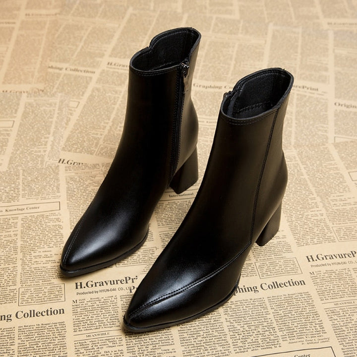 W&W Mode Damen Stiefeletten im Stil - Schlanke Silhouette für zeitlose Eleganz