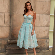 WW | Trägerloses Spitzen-Midikleid mit Korsettoberteil