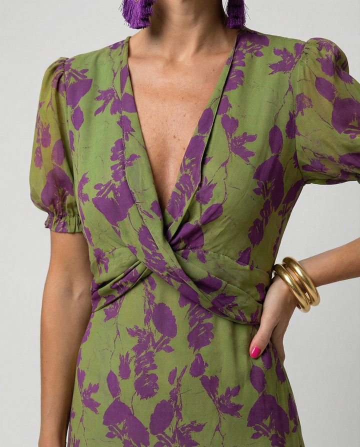 Leichtes Sommerkleid mit Blumenmuster und V-Ausschnitt für den Alltag | W&W Mode