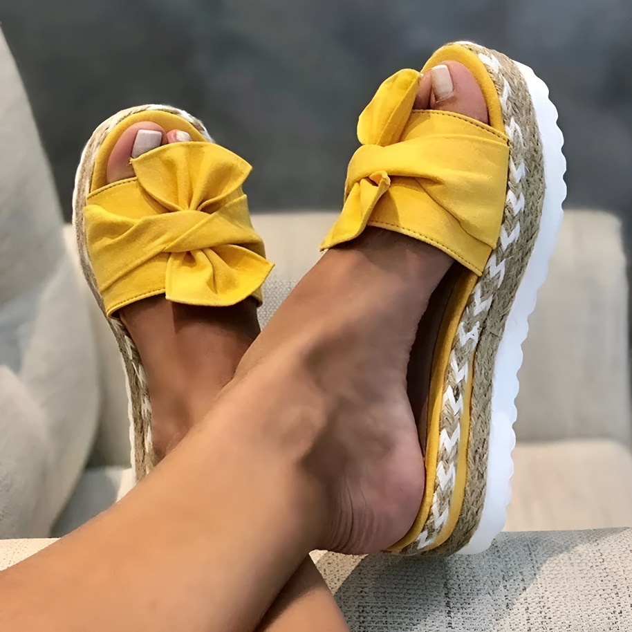 WW | Sandalen Mit Keilabsatz Und Schleifendetail