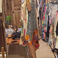WW | Lässiges Kleid mit Tiefem V-Ausschnitt und Leoparden- und Buntem Aufdruck