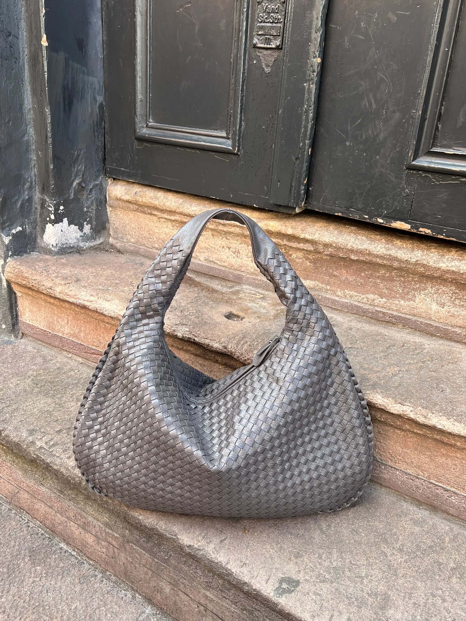 WW - Vintage Umhängetasche damen | Geflochtene Handtasche mit Reißverschluss im Sale