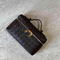 WW | Leder Umhängetasche Damen - elegant mit goldenen Details, vielseitig