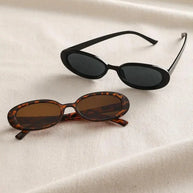 WW | Ovaler Sonnenbrille Im 90er Jahre Stil Mit Weinlese Charme