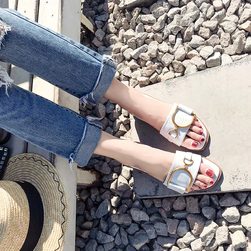 W&W Mode – Damen-Slipper aus Leder mit quadratischer Zehenpartie: Designer-Flats mit Metallverzierung, Outdoor-Flip-Flops, Gummisohle