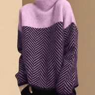 Gespaltener weicher Pullover mit mittlerem Kragen