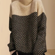 Gespaltener weicher Pullover mit mittlerem Kragen