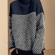 Gespaltener weicher Pullover mit mittlerem Kragen