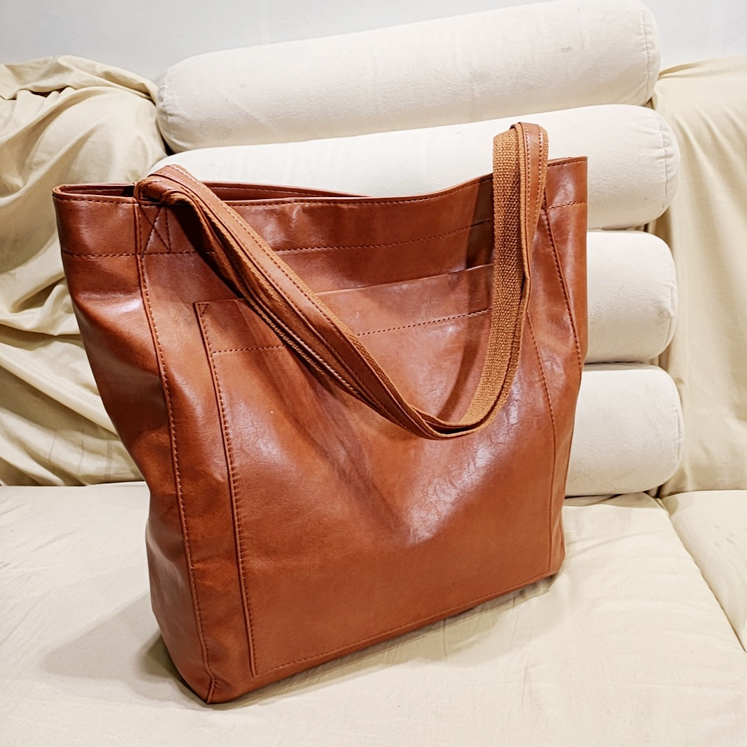 Damen-Schultertasche aus veganem Leder mit großzügigem Stauraum