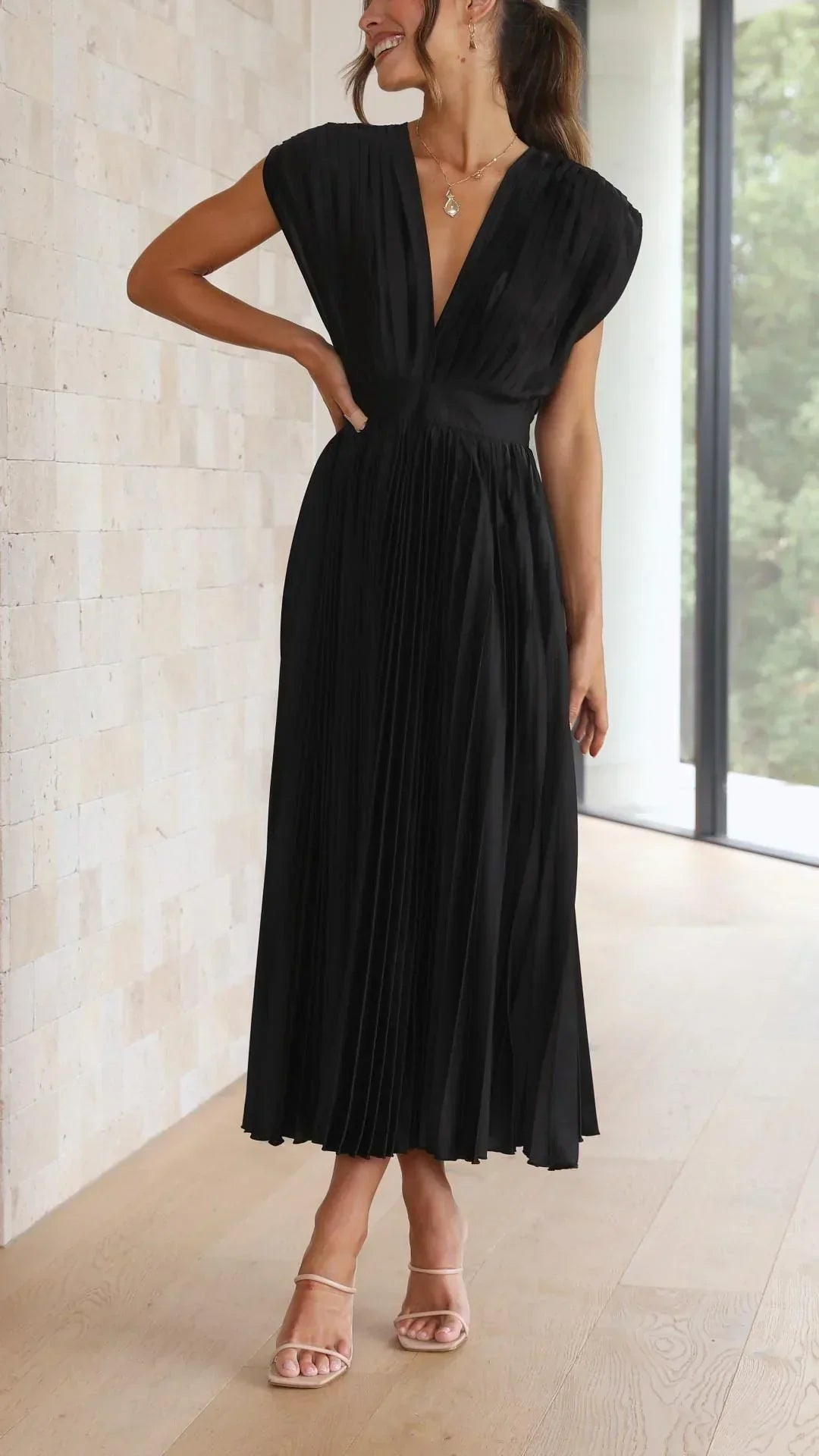 W&W Mode | Elektrisch Plissiertes, Elegantes Ärmelloses Kleid