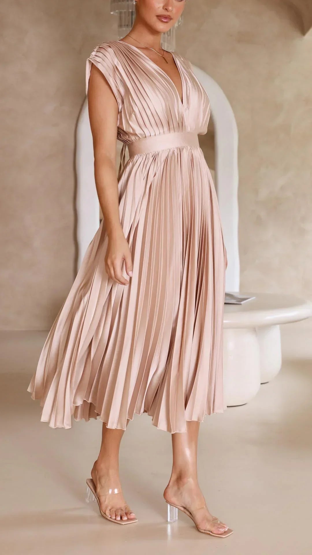 W&W Mode | Kleid mit V Ausschnitt und Rückenkrawatte