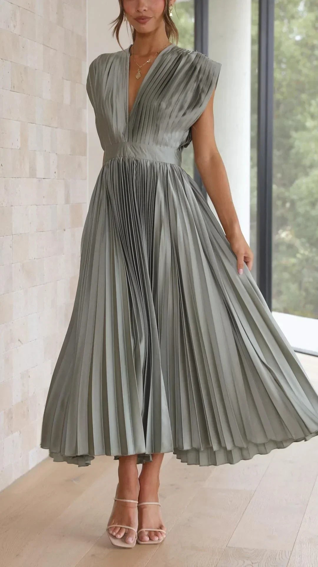 W&W Mode | Elektrisch Plissiertes, Elegantes Ärmelloses Kleid