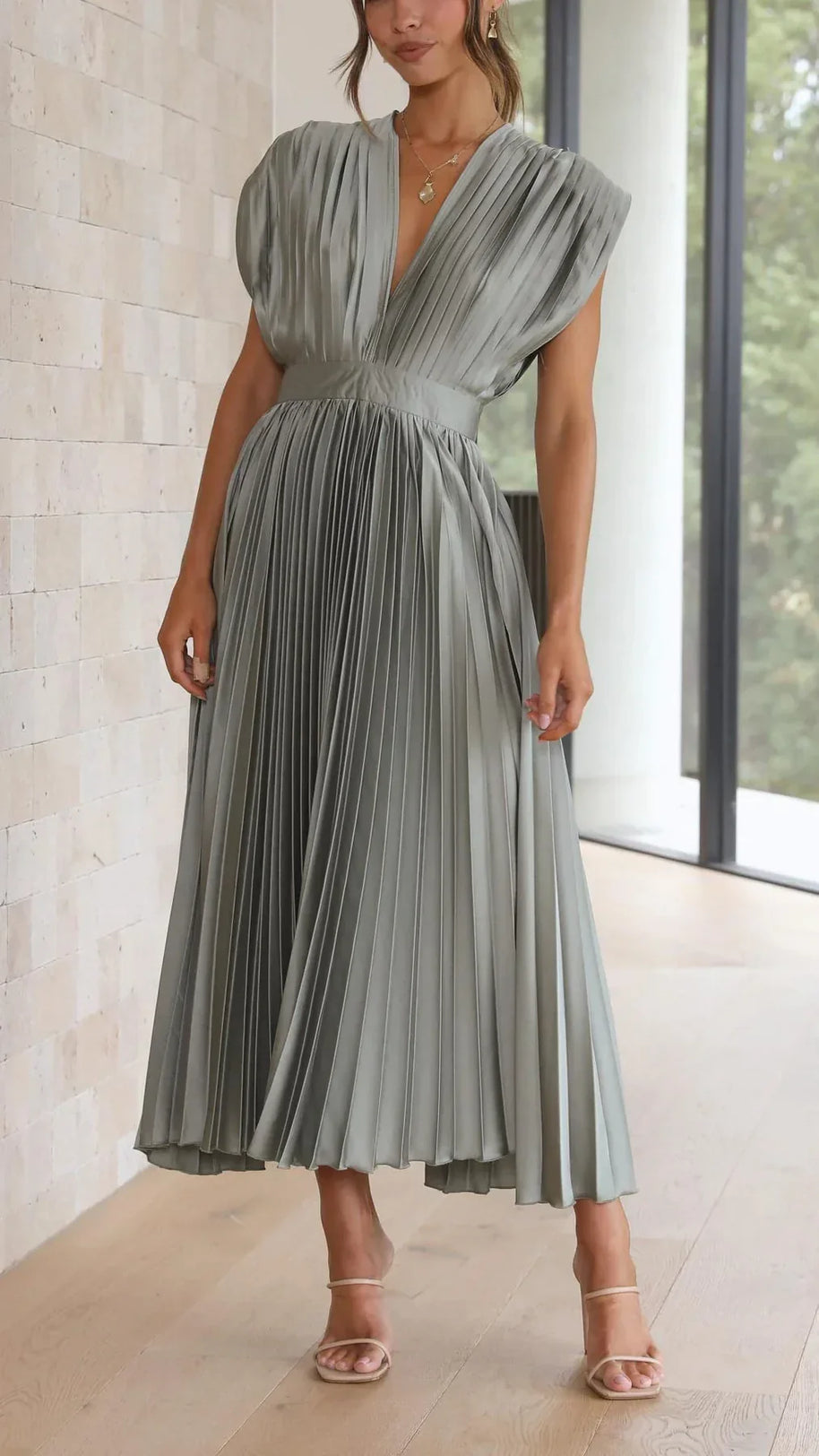 W&W - Elegantes Sexy Plissee-Kleid