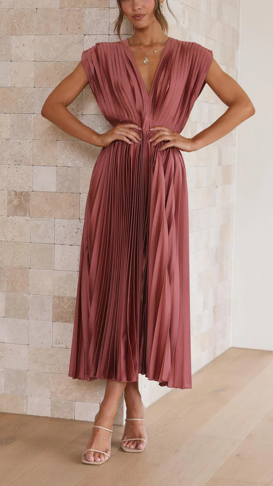 W&W - Elegantes Sexy Plissee-Kleid