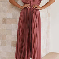 Elegantes und sexy Plissee-Kleid