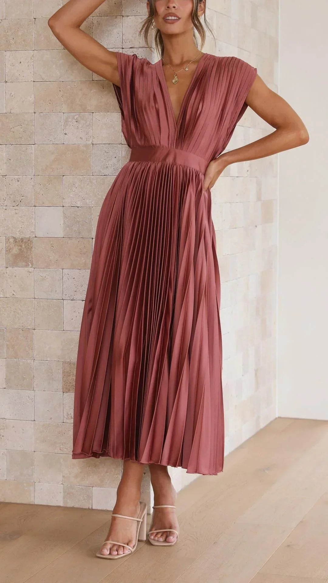 W&W Mode | Kleid mit V Ausschnitt und Rückenkrawatte