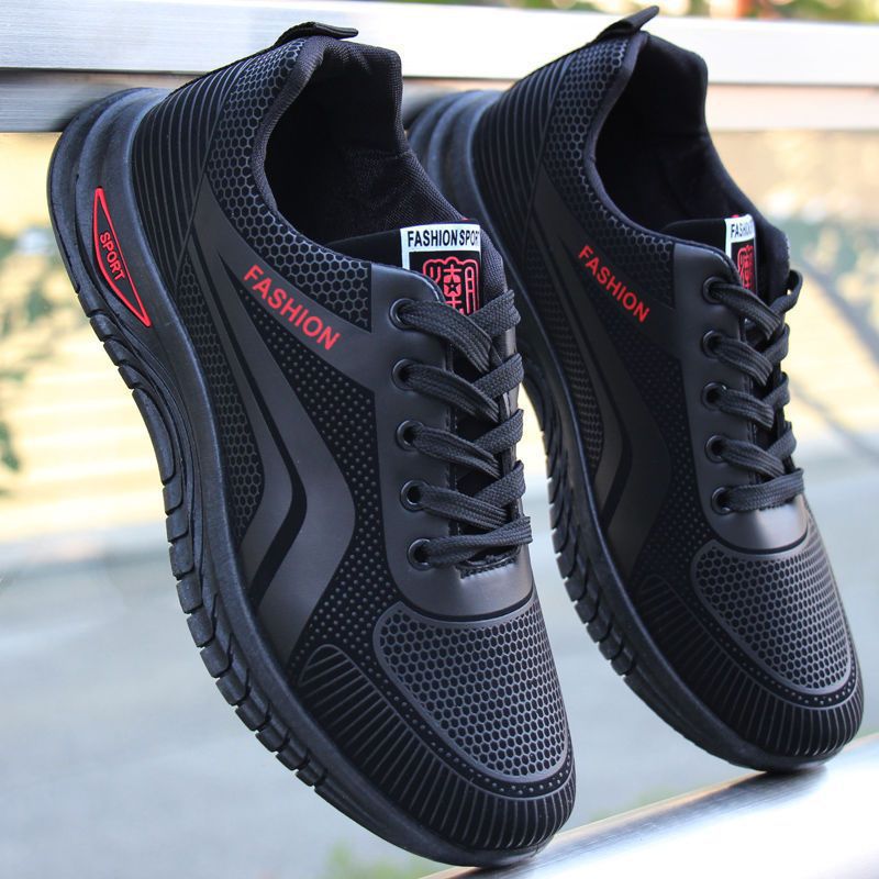 Wanderschuhe mit wasserdichtem Obermaterial und rutschfester Sohle