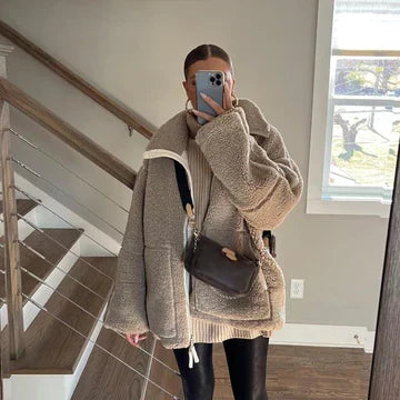 Damen Teddyjacke mit Kontrastdetails und praktischen Taschen