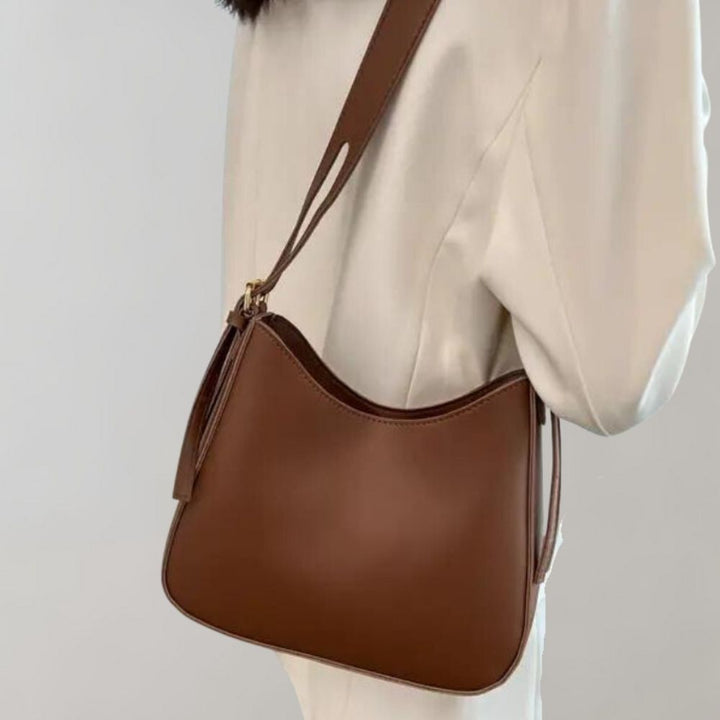 Kleine Schultertasche aus Kunstleder mit Reißverschluss