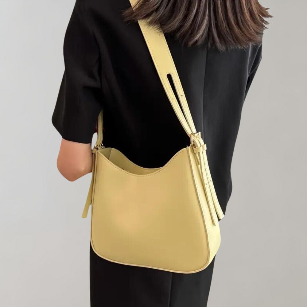 Kleine Schultertasche aus Kunstleder mit Reißverschluss