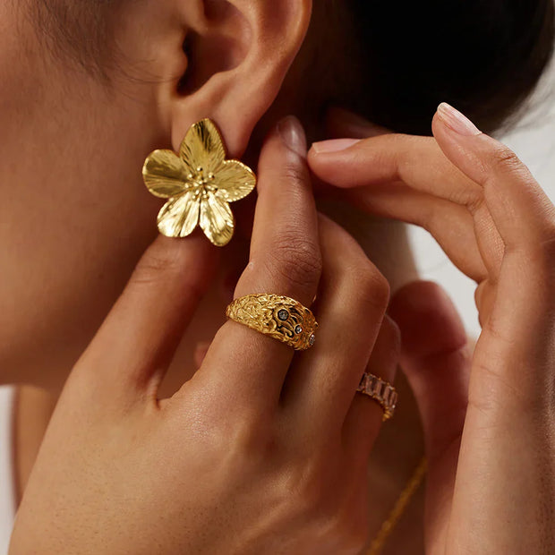 Elle™ - Hypoallergene Vintage-Blumenstecker, 18k vergoldet