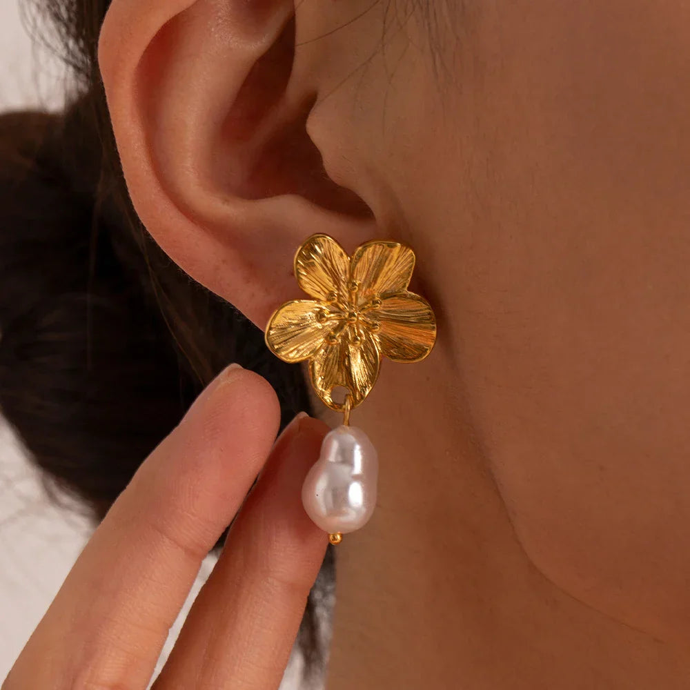 Elle™ - Hypoallergene Vintage-Blumenstecker, 18k vergoldet
