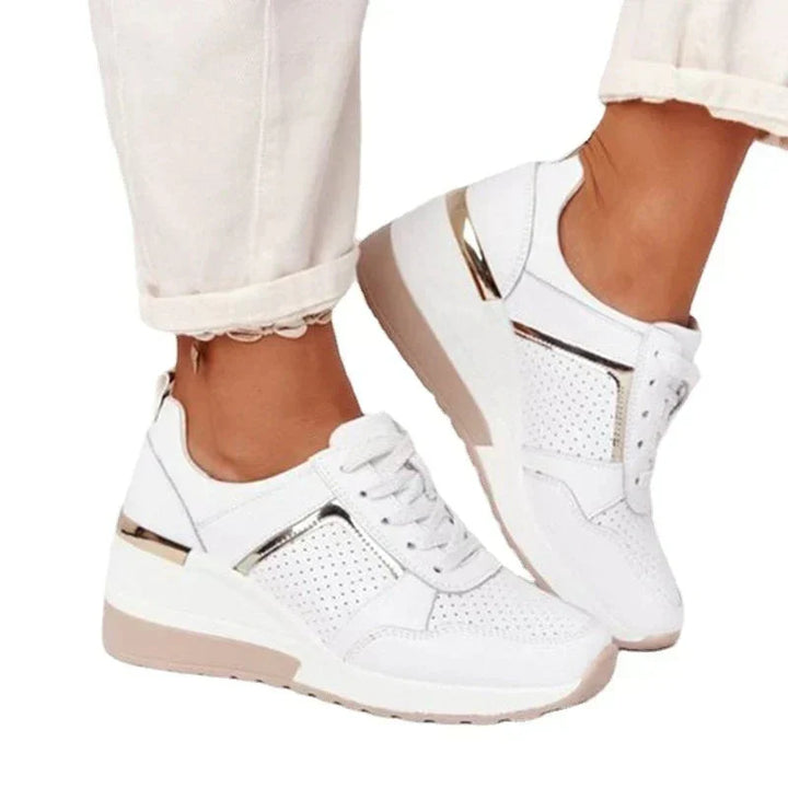 W&W Mode | orthopädische, modisch ausgestellte Sneaker mit Glanz