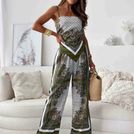 Frau Trägt Grün Chic Rückenfreies Set