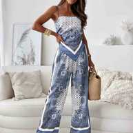 Frau Trägt Himmelblau Chic Rückenfreies Set