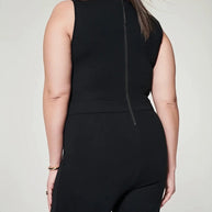 Rückansicht Einer Frau In Einem Schwarz Jumpsuit
