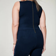 Rückansicht Einer Frau In Einem Marineblau Jumpsuit