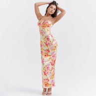 enges Blumen Kleid