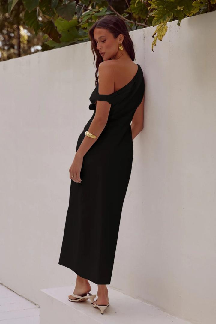Leinenkleid mit schräger Schulter