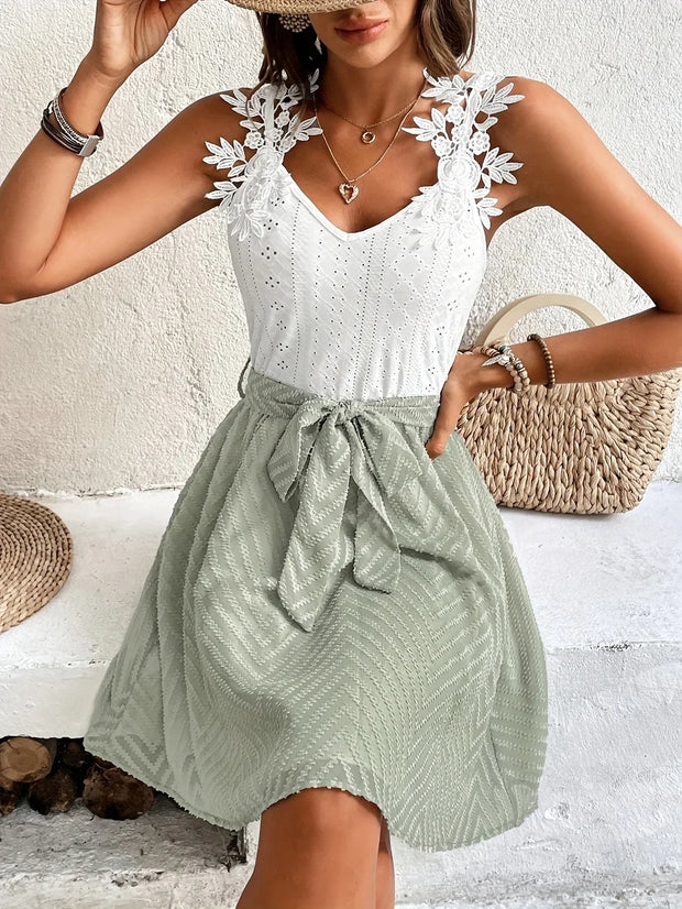 WW | Sommerkleid Ohne Ärmel mit Spitzen-Ausschnitt Elegantes Maxi A-Linie mit Spitzen-Details, Schleife und Leichtem Material