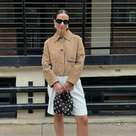 WW | beige Damenjacke aus Suedette mit schmalen Knöpfen