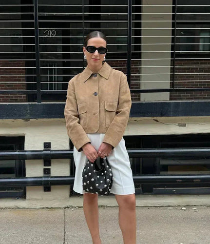 WW | beige Damenjacke aus Suedette mit schmalen Knöpfen