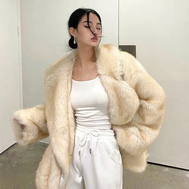 WW | Noble Damen Pelzmantel mit zeitloser Eleganz - Winter 2024