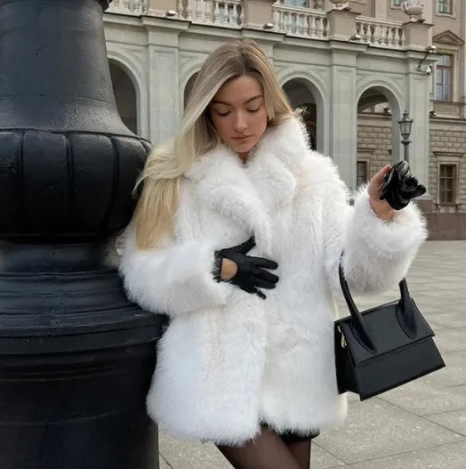 WW | Noble Damen Pelzmantel mit zeitloser Eleganz - Winter 2024