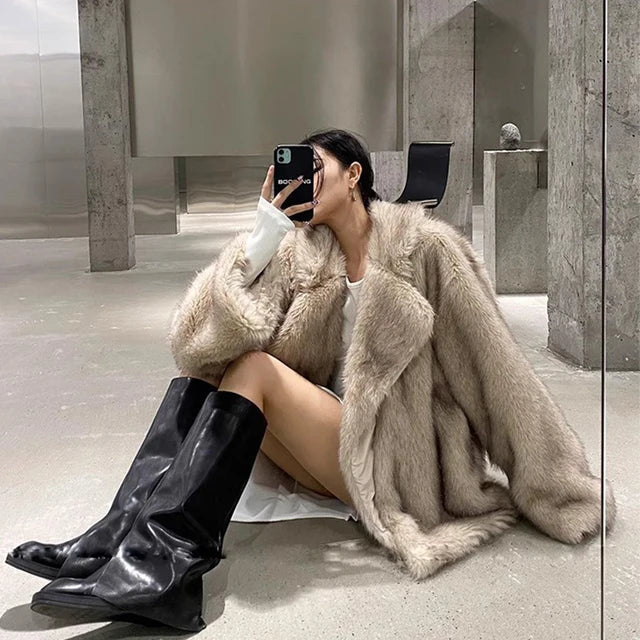 WW | Noble Damen Pelzmantel mit zeitloser Eleganz - Winter 2024