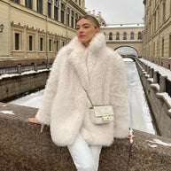 WW | Noble Damen Pelzmantel mit zeitloser Eleganz - Winter 2024