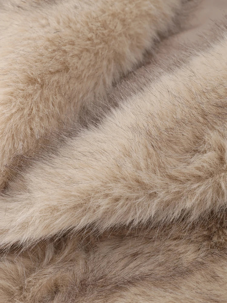 WW | Noble Damen Pelzmantel mit zeitloser Eleganz - Winter 2024