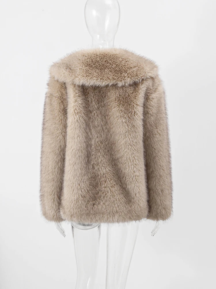 WW | Noble Damen Pelzmantel mit zeitloser Eleganz - Winter 2024