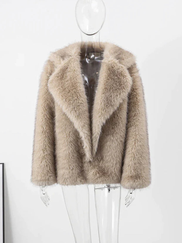 WW | Noble Damen Pelzmantel mit zeitloser Eleganz - Winter 2024